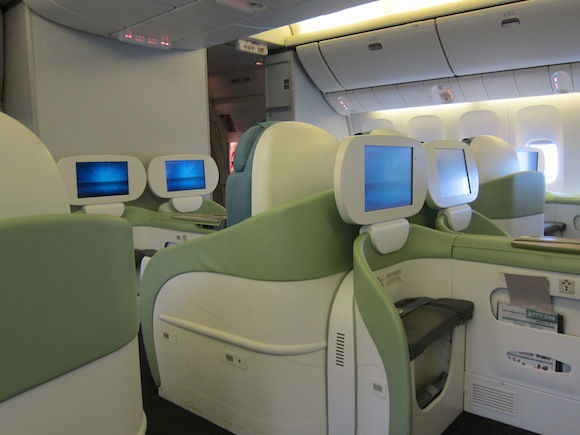 Korean-Air-777-First-Class-09